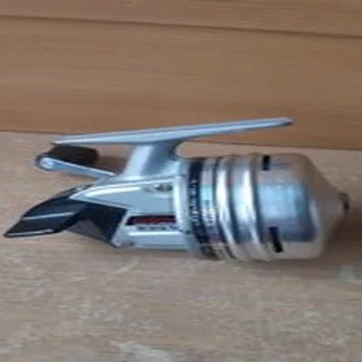 Daiwa No 9301D Closed Face OLD Spin Casting Fishing Reel Made In Korea