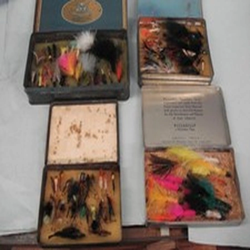 OLD FISHERMANS TIN COLLECTION  CONTAINING RES TROUT FLIES SOME USED SOME NOT