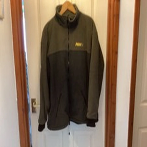 Fox mens fishing fleece in green, good condition only worn a couple of times