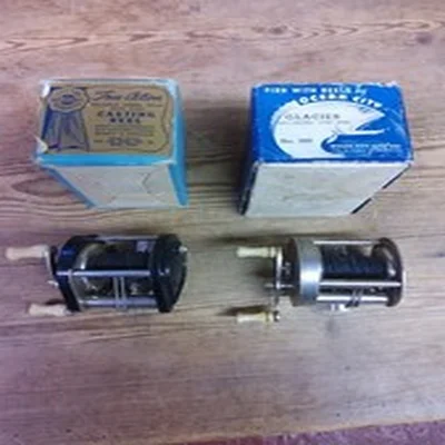 2 VINTAGE AMERICAN BAITCASTING FISHING REELS OCEAN CITY & TRUE ACTION BOXED