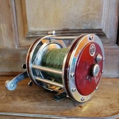 VINTAGE GILFIN FISHING REEL RARE HEAVY DUTY SEA MODEL 1200  - BAKELITE 