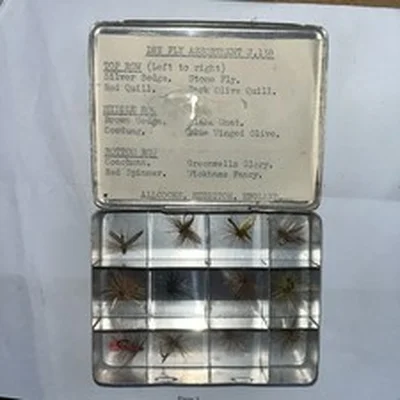 Vintage fishing Dry Fly assortment Allcocks box 12 vintage flies J138