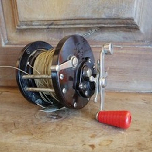 VINTAGE PENN No. 85 BAKELITE BROWN FISHING REEL - USA - 30-85