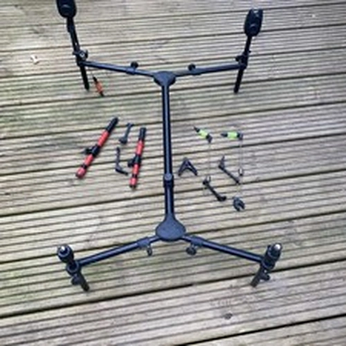 Sonik Rod Pod with 2 x bite alarms plus swinger swing sets 