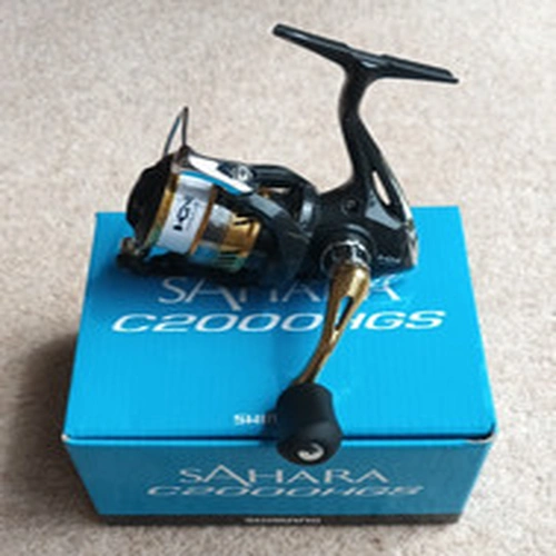 SHIMANO SAHARA C2000HGS SPINNING REEL IN ORGINAL BOX.