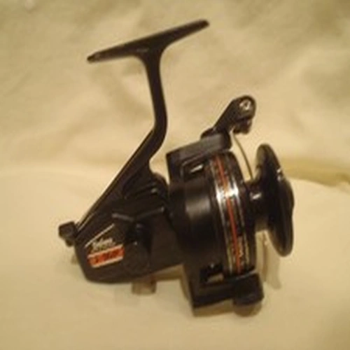 Vintage Daiwa J-16 P Fixed Spool Fishing Reel. Very Good Condition.