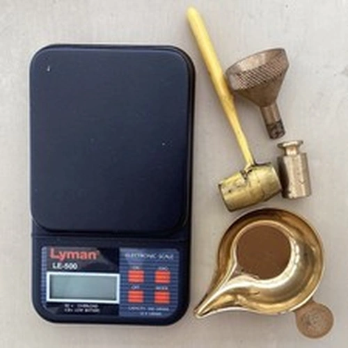 Lyman LE-500  Black Powder Electronic Scale Battery Operated in Original Box 