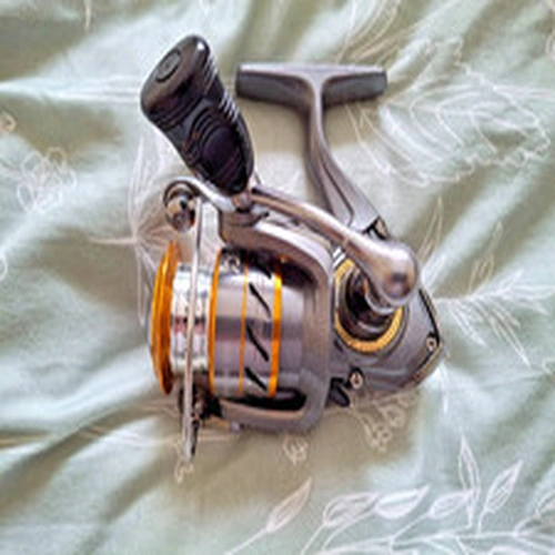 Daiwa Crossfire 2000 front drag reel in VGC.