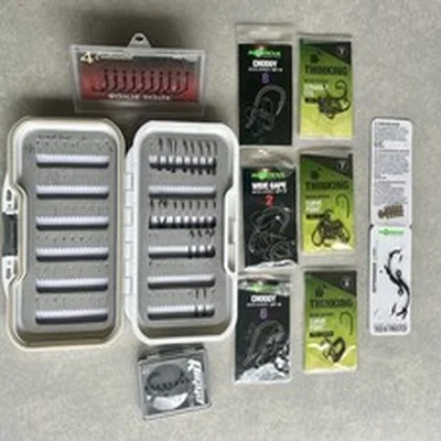 Carp Fishing Hooks & Storage Case