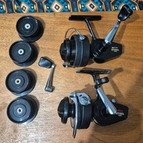2 MITCHELL 320 SPINNING REELS 4 SPARE SPOOLS AND 1 SPARE HANDLE SUIT FLOAT SPIN