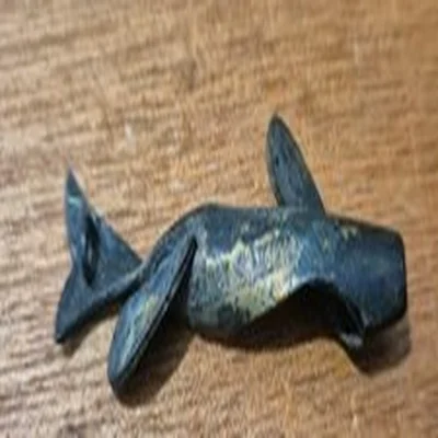 A VINTAGE GEENS 2 INCH SPIRIAL MINNOW IN USED CONDITION AS PICTURED