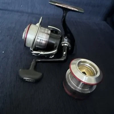 DAIWA TOURNAMENT AIRITY 3012 + 2 spare spools Fishing Reel Lovely match  Reel 