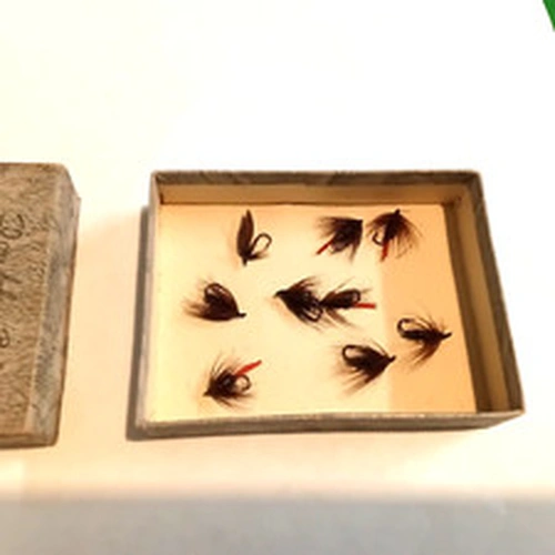 Vintage fishing flies Allcocks box 8 Inc.tandem fly 19.4.1937 vintage flies old