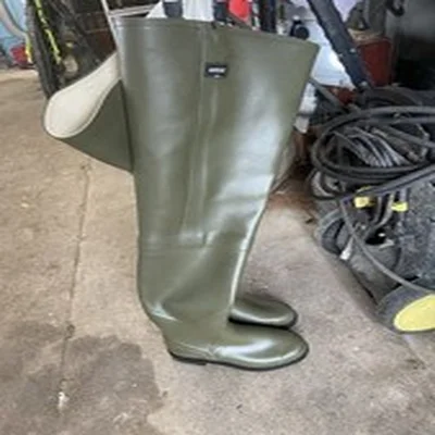 Aigle Trout Rubber Waders Boots UK 9 Worn Once Great Condition French Rubber