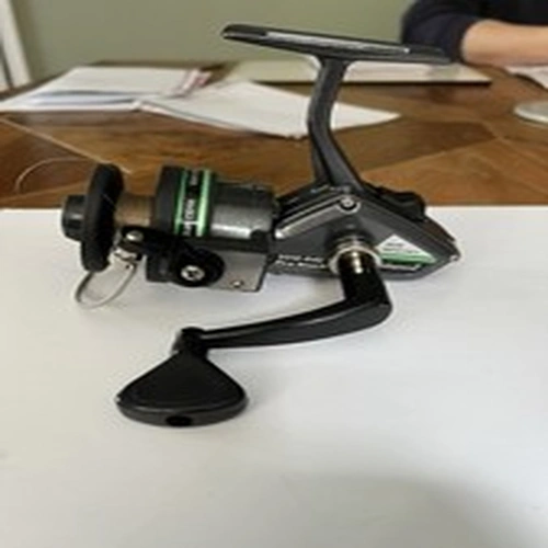 SHAKESPEARE PRO TOUCH 2010 - 040 FIXED SPOOL SPINNING REEL VGC