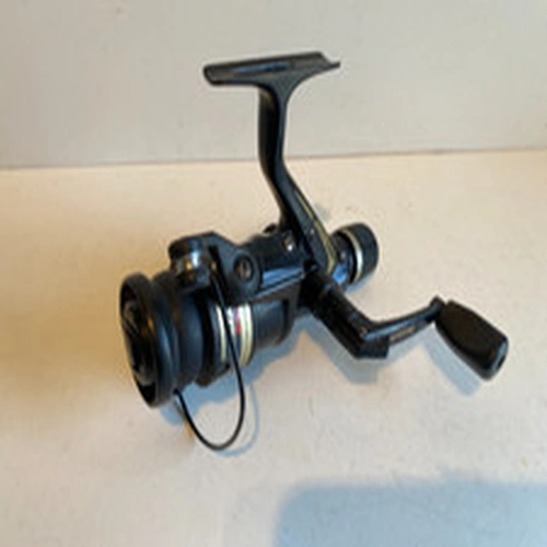 SOLID FULLY WORKING DAIWA LONG CAST REEL WITH REAR DRAG.