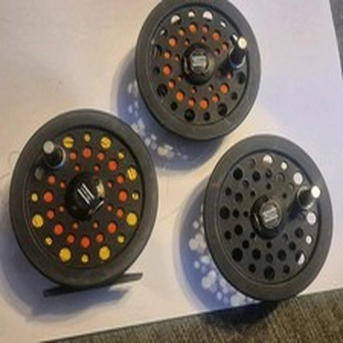 A SHAKESPEARE GRAPHITE 2755 FLY REEL WITH 2 SPARE SPOOLS GOOD WORKING ORDER