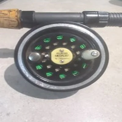 Shakespeare Carbon Fly 9ft 2 Piece 1710-270 6/7 Rod +Pflueger Medalist 2781 Reel