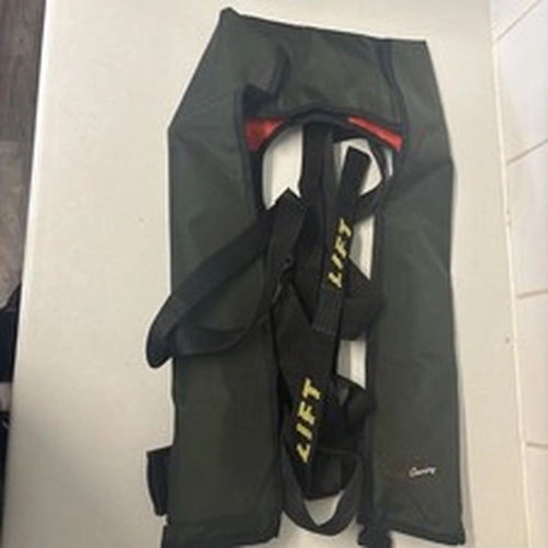 Musto country  LIFE JACKET France carp FISHING 150n WORN A FEW TIMES BUT NEVER  