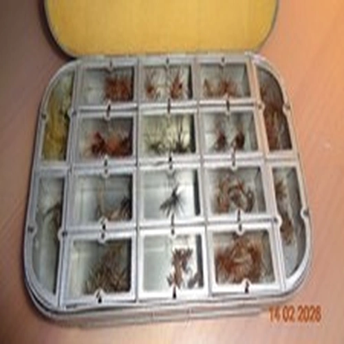 WHEATLEY SIMALLOY DRY FLY 16 COMPARTMENT BOX C/W CONTENTS