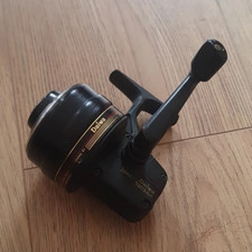 Daiwa 123M harrier closed face Fishing Reel 2 spare spools