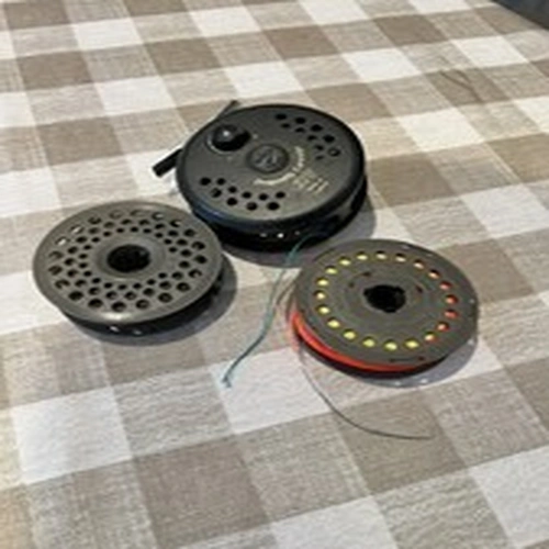 FLY REEL LEEDA DRAGONFLY CARTRIDGE 375 WITH 2 SPARE SPOOLS AND 3 FLY LINES