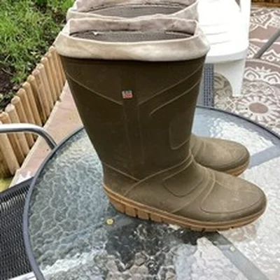 Daiwa light weight EVA Wellington Boots size 9 liner not included Good condition