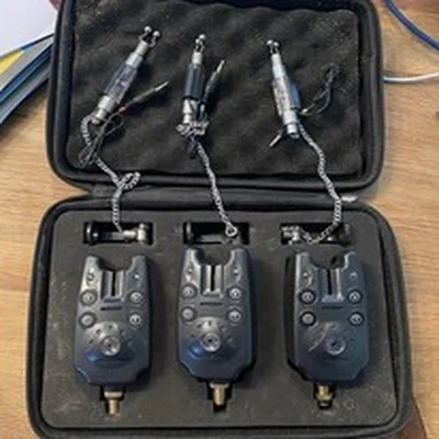 Fishing - Set of 3 Cased Bite Alarms With LED bobbins 