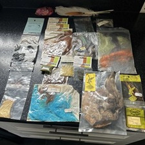  JOB LOT OF FLY TYING MATERIALS  FURS, FEATHERS & OTHER FISHING RELATED ITEMS 