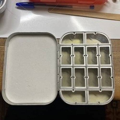 Vintage WHEATLEY SILMALLOY FLY BOX 12.5cm x 9.5cm x 2.5cm 12 Window Compartments