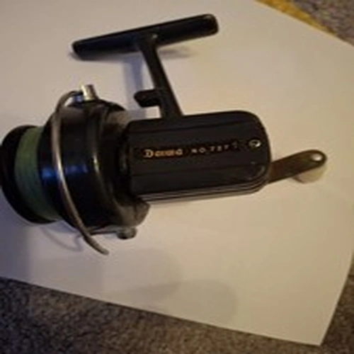 VINTAGE DAIWA NO 727 FIXED SPOOL FISHING REEL MANUFACTURED IN JAPAN