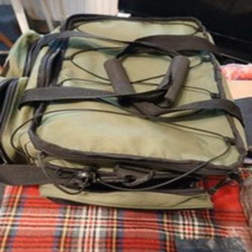 COARSE/ SEA FISHING TACKLE BAG /HOLDALL USED VERY GOOD CONDITION SEE PHOTO,s