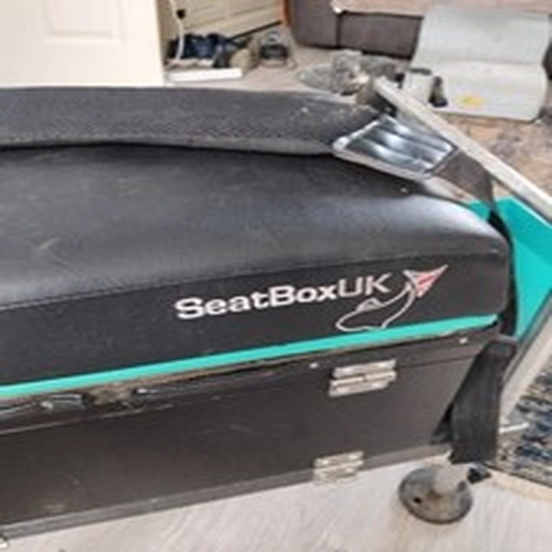 Match Fishing Seat Box with Footplate and Mudfeet