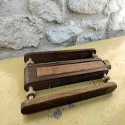 A GOOD EARLY ANTIQUE HARDWOOD FLOAT/TACKLE WINDER