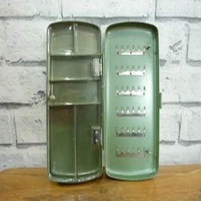 generic fly box with no flies