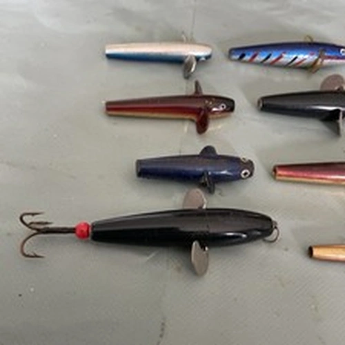 12 - Assorted Minnows Fishing Lures Mixed Colours