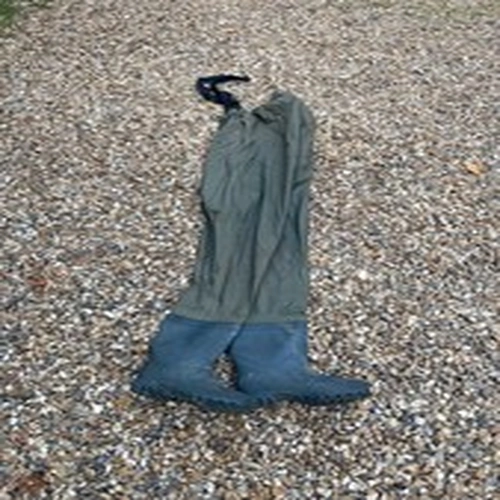 Chest Waders, Size 44 - Green - suit large tall man - barely used