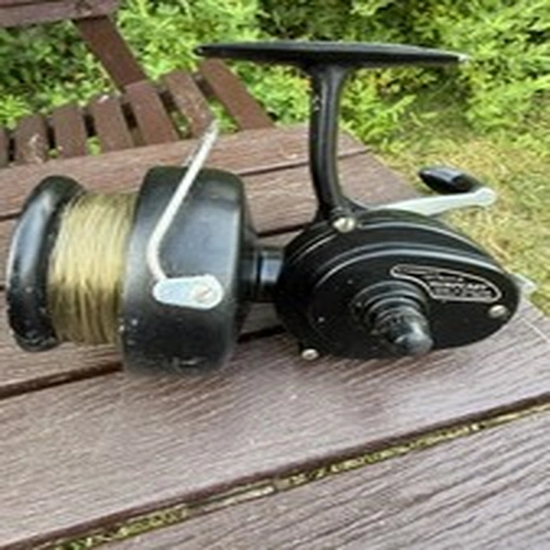 Fixed Spool Spinning Reel K P MORRITT’S INTREPID SURFCAST patent no. 798.024