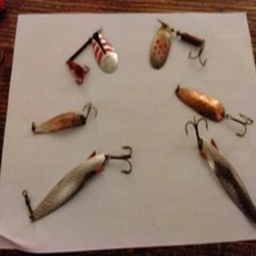6 Varied Vintage Fishing Lures Mixed Job Lot  2M