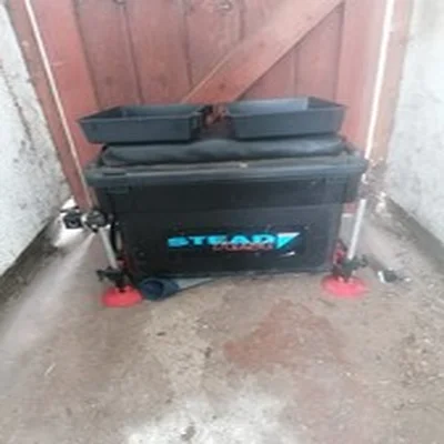 Steadfast Seat Box with Octuplus Legs and 2 Side Trays Black