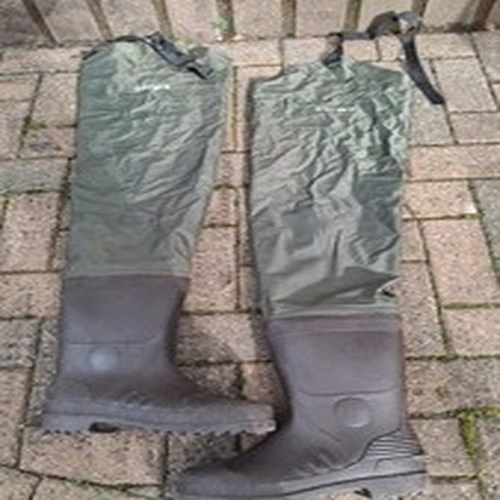 Daiwa nylon thigh/hip waders Size 12