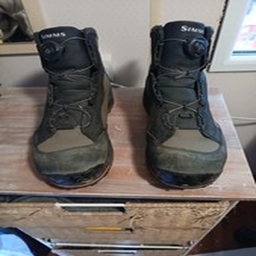 SIMMS Boa Boots Vibrant Sole Size UK 11, Us 12 Eu 46. Comes With Cleats On Sole