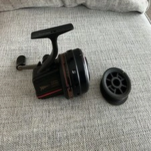 VINTAGE DAIWA HARRIER 120M GRAPHITE CLOSED FACE FISHING REEL WITH SPARE SPOOL
