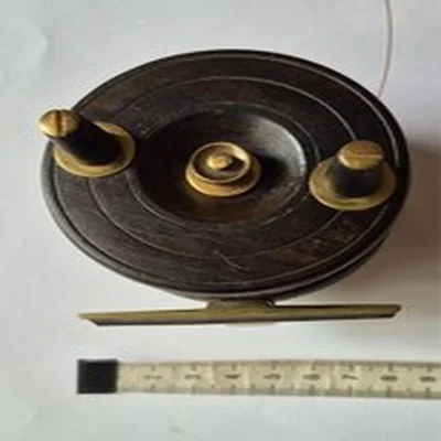 VIntage Wood and Brass Fishing Reel make Unkown
