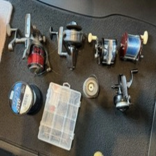 FISHING REELS AND BAG WITH HOOKS