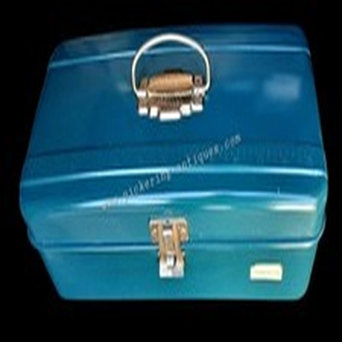 VINTAGE TACKLE BOX & CONTENT