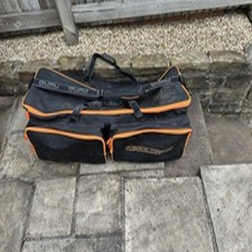 Guru Fusion Carryall XL Roller Bag with Accessories GLG032