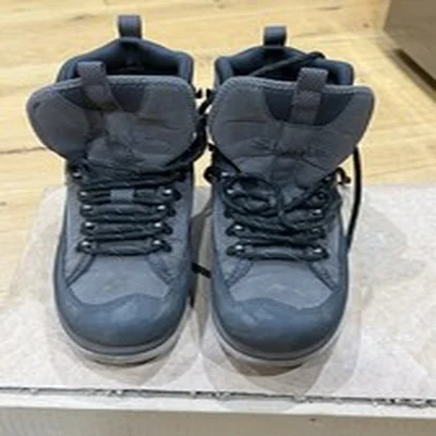 Simms L2 Wading boots Size 5  In Great Condition.