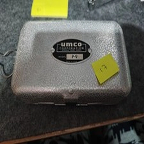 VINTAGE UMCO ALUMINUM DOUBLE-SIDED LURE FISHING TACKLE BOX-MODEL P-9