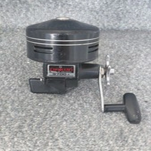 Vintage Daiwa 9700A closed Face fishing Reel Manufactured in Japan